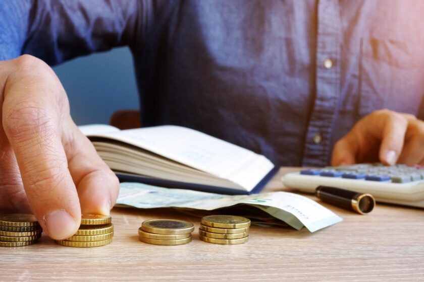 Monete in euro separate per taglio prima del cambio